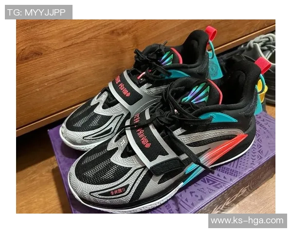 亮色篮球鞋的时尚魅力与运动性能完美结合，助你在球场上闪耀夺目